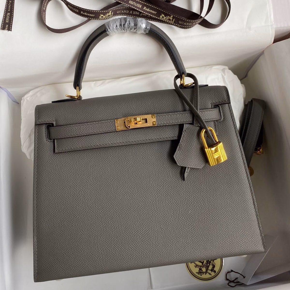 Hermes Kelly Sellier 28 Handmade Bag In Etain Epsom Calfskin - Image 1
