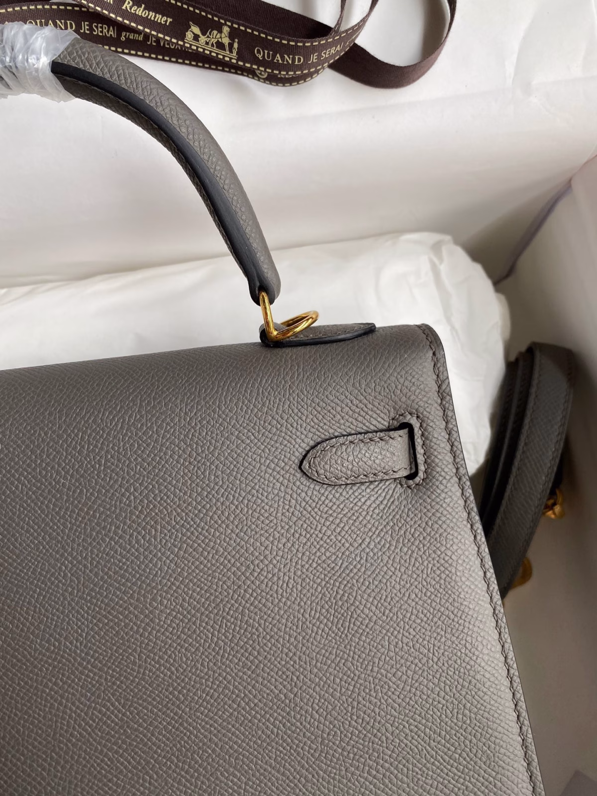 Hermes Kelly Sellier 28 Handmade Bag In Etain Epsom Calfskin - Image 3