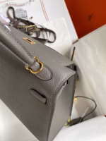 Hermes Kelly Sellier 28 Handmade Bag In Etain Epsom Calfskin - Image 7