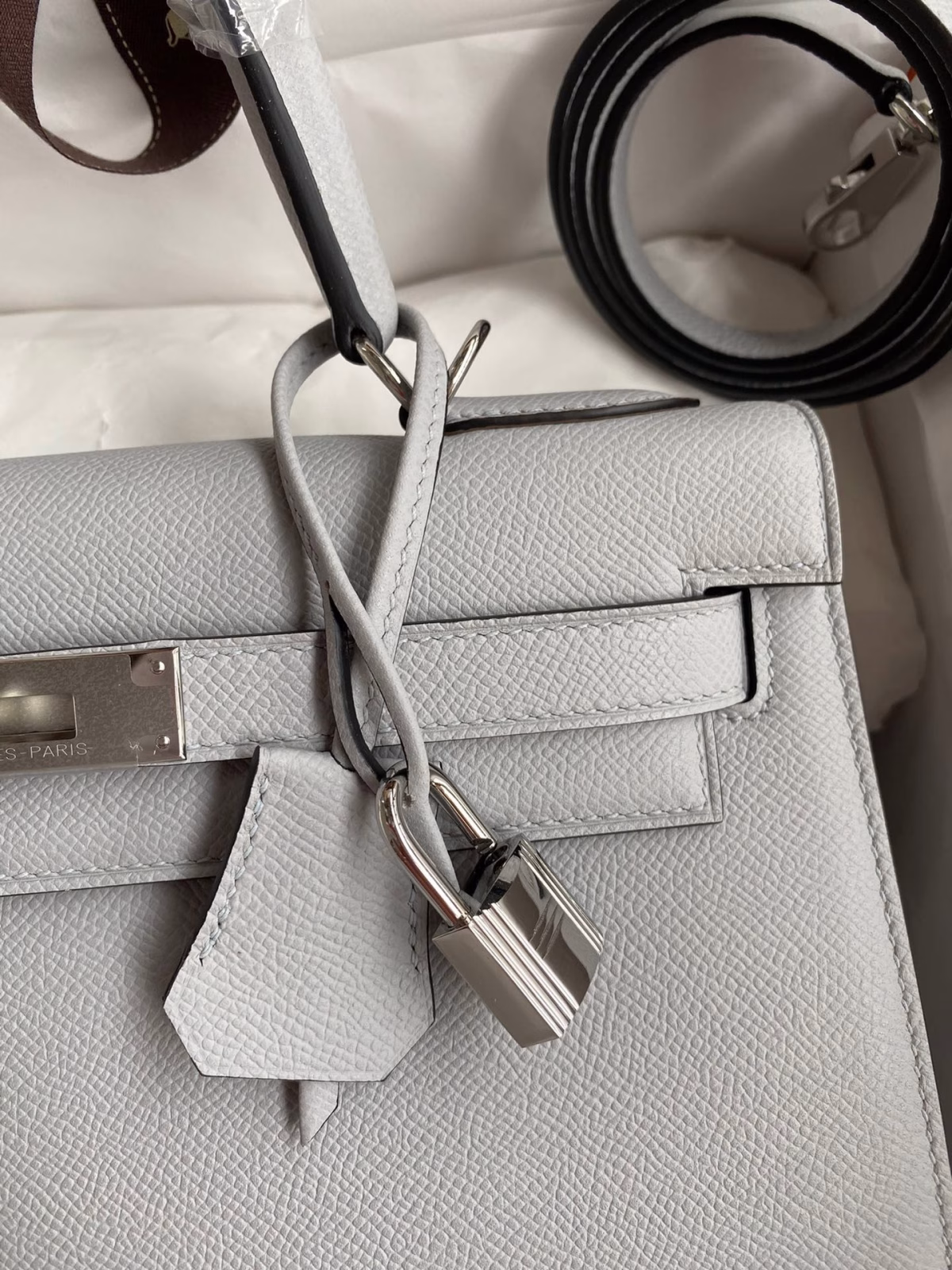 Hermes Kelly Sellier 28 Handmade Bag In Gris Mouette Epsom Calfskin - Image 7