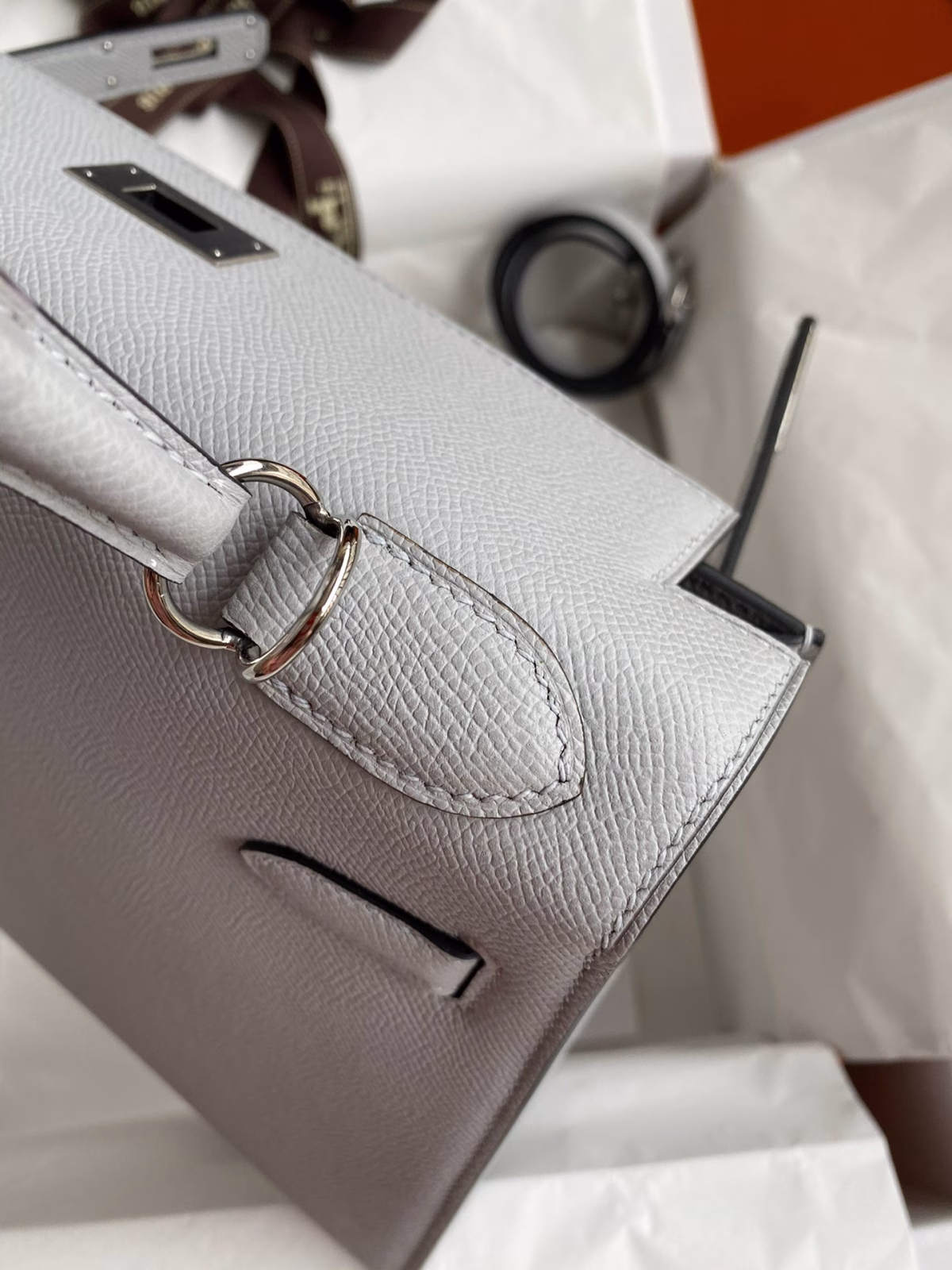 Hermes Kelly Sellier 28 Handmade Bag In Gris Mouette Epsom Calfskin - Image 2