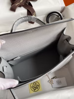 Hermes Kelly Sellier 28 Handmade Bag In Gris Mouette Epsom Calfskin - Image 4