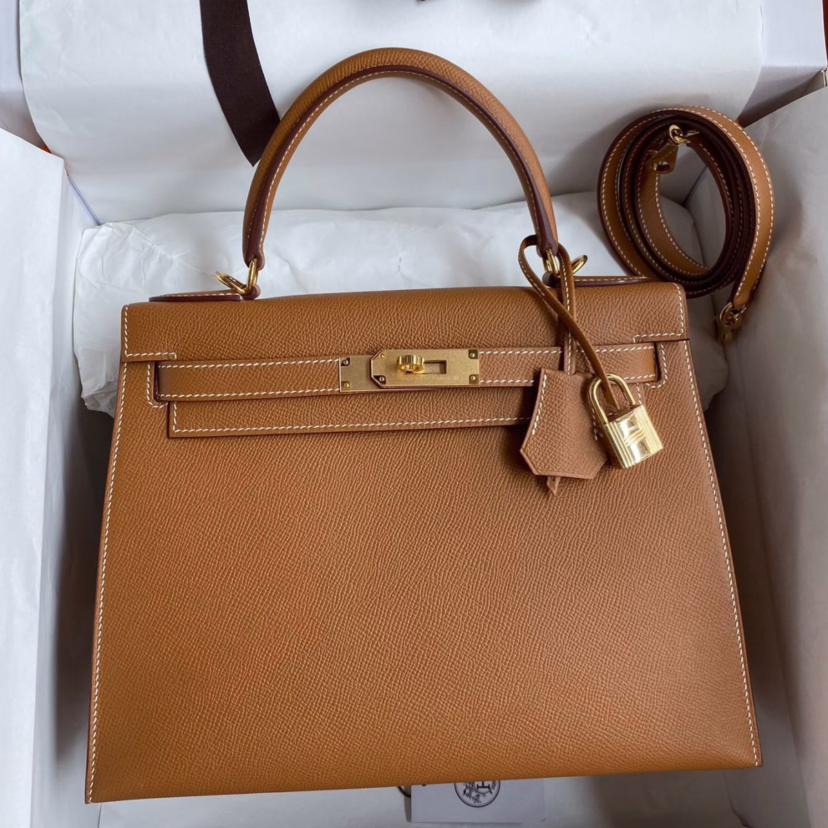 Hermes Kelly Sellier 28 Handmade Bag In Gold Epsom Calfskin - Image 1
