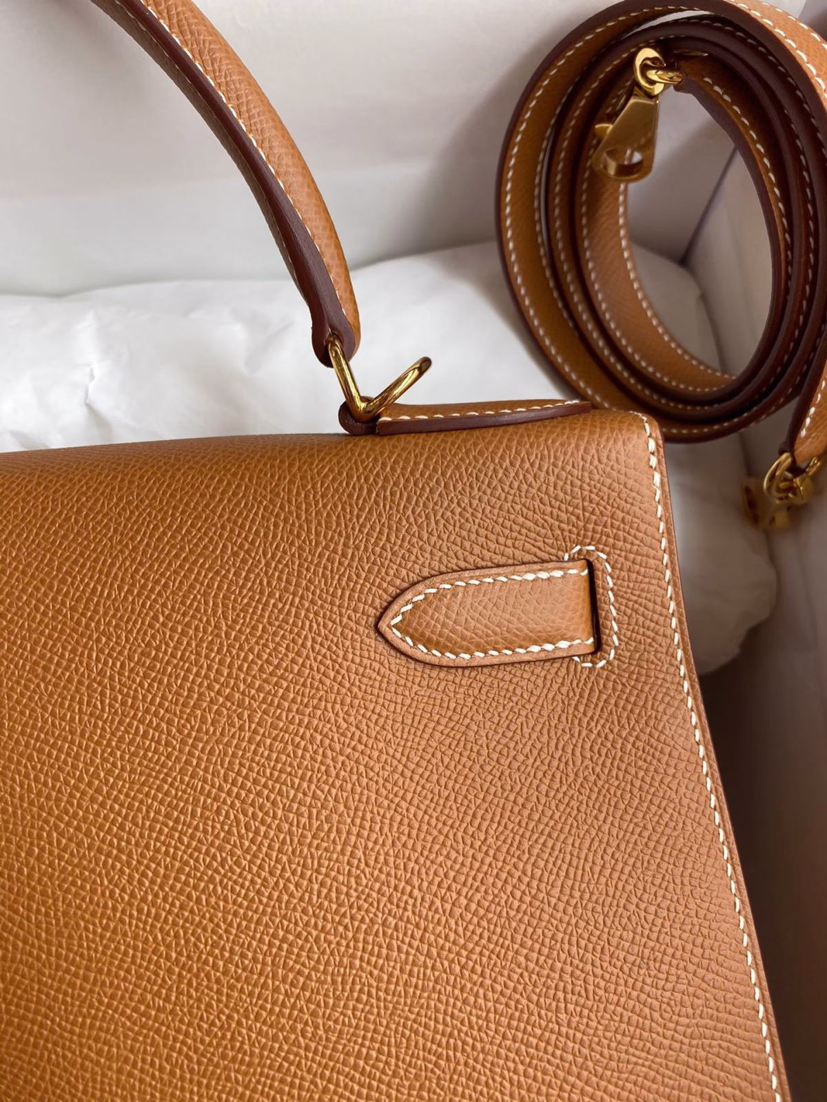 Hermes Kelly Sellier 28 Handmade Bag In Gold Epsom Calfskin - Image 2