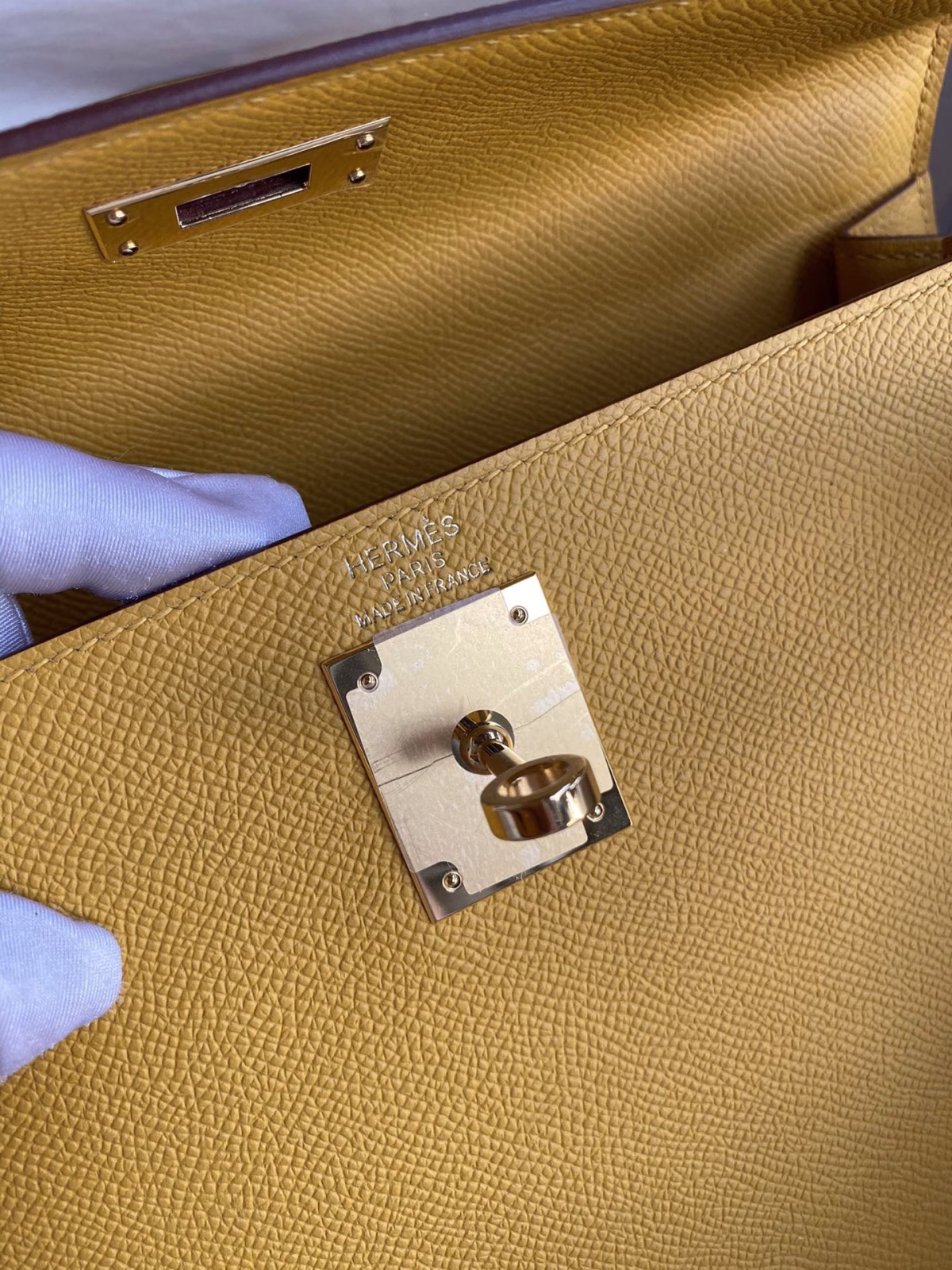 Hermes Kelly Sellier 28 Handmade Bag In Jaune Ambre Epsom Calfskin - Image 4