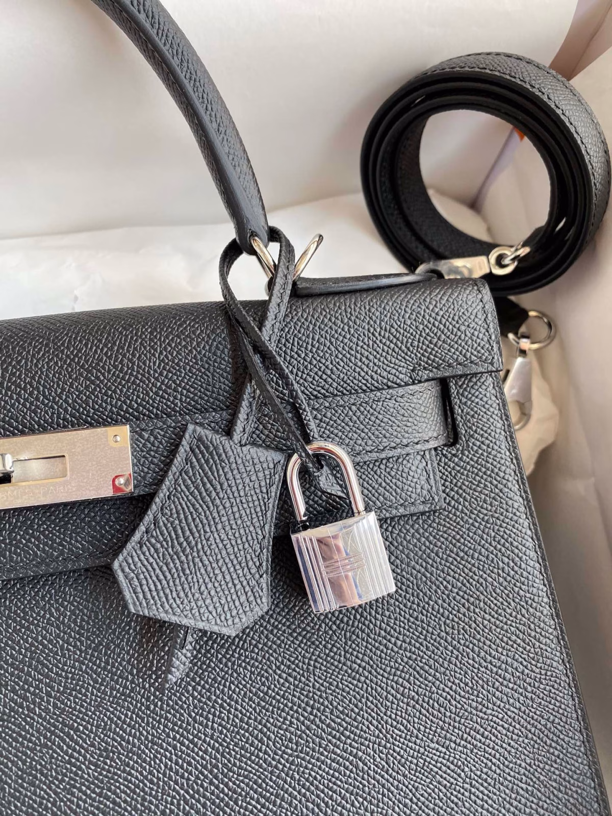 Hermes Kelly Sellier 28 Handmade Bag In Black Epsom Calfskin - Image 7