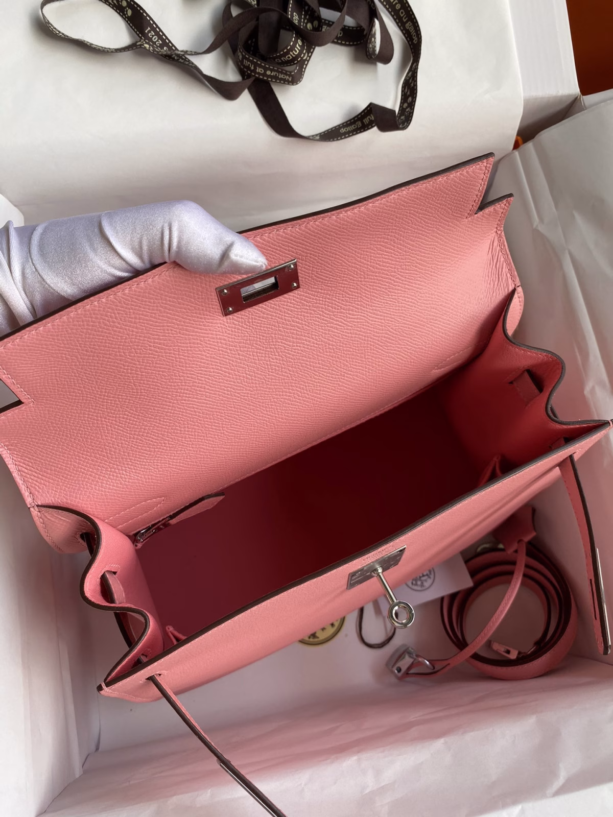 Hermes Kelly Sellier 28 Handmade Bag In Rose Confetti Epsom Calfskin - Image 3