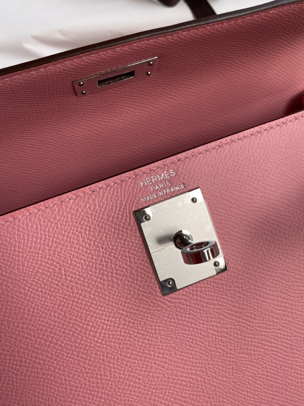 Hermes Kelly Sellier 28 Handmade Bag In Rose Confetti Epsom Calfskin - Image 4