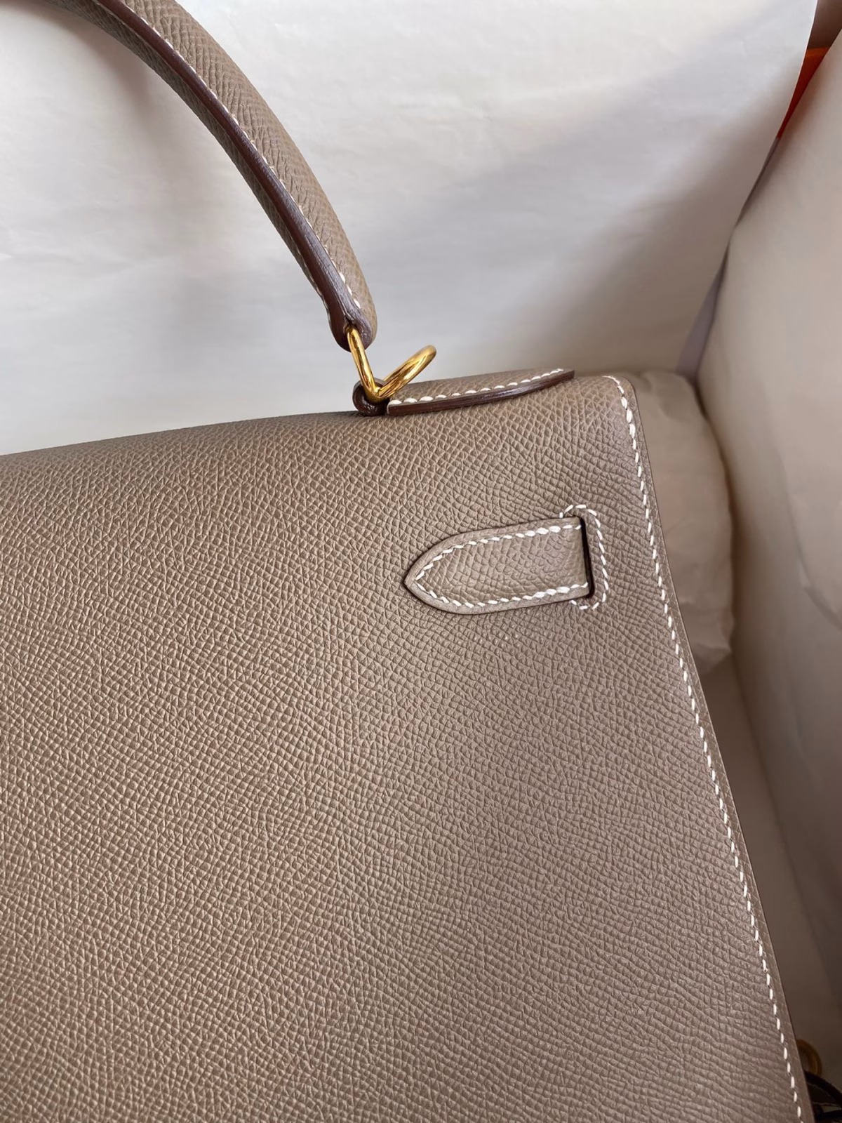 Hermes Kelly Sellier 28 Handmade Bag In Taupe Epsom Calfskin - Image 8