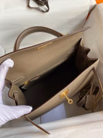 Hermes Kelly Sellier 28 Handmade Bag In Taupe Epsom Calfskin - Image 4