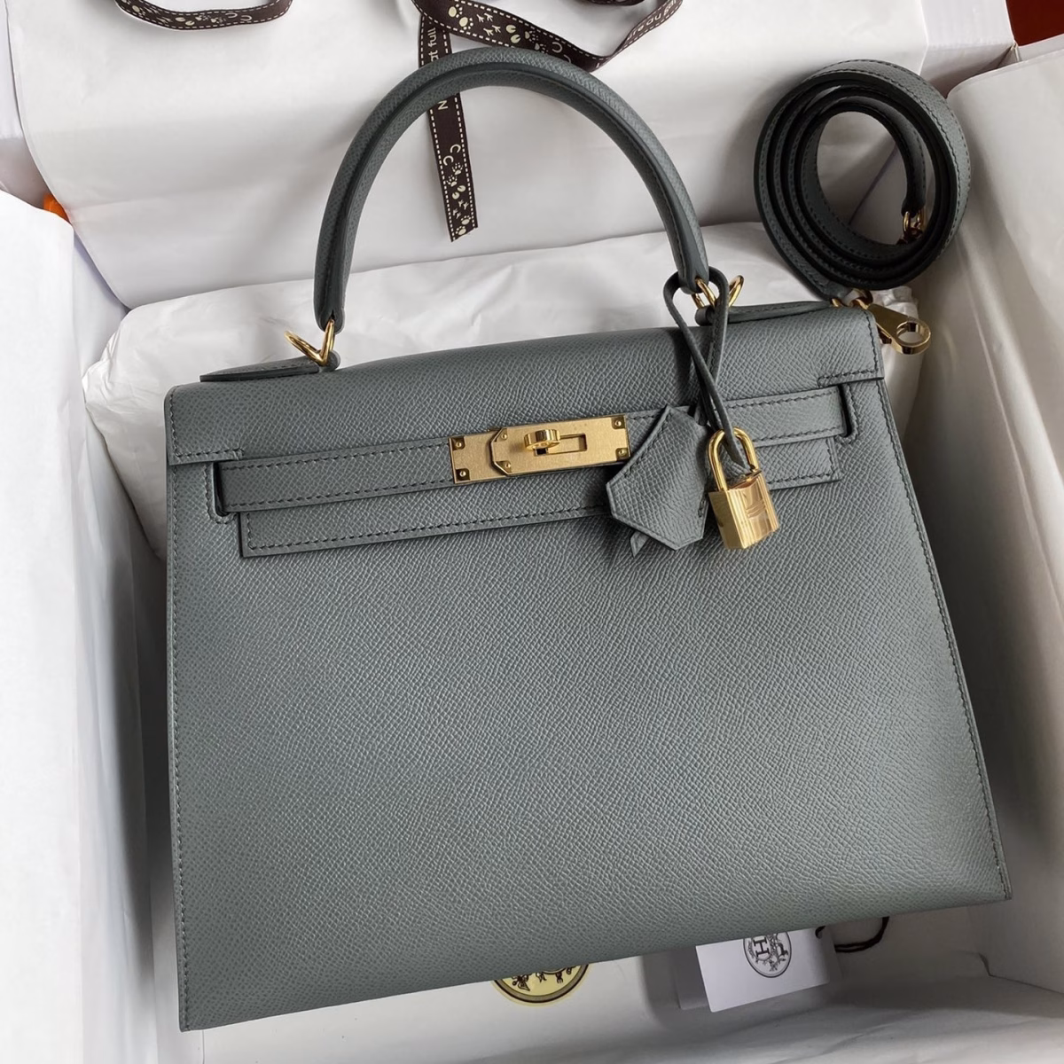 Hermes Kelly Sellier 28 Handmade Bag In Vert Amande Epsom Calfskin - Image 1