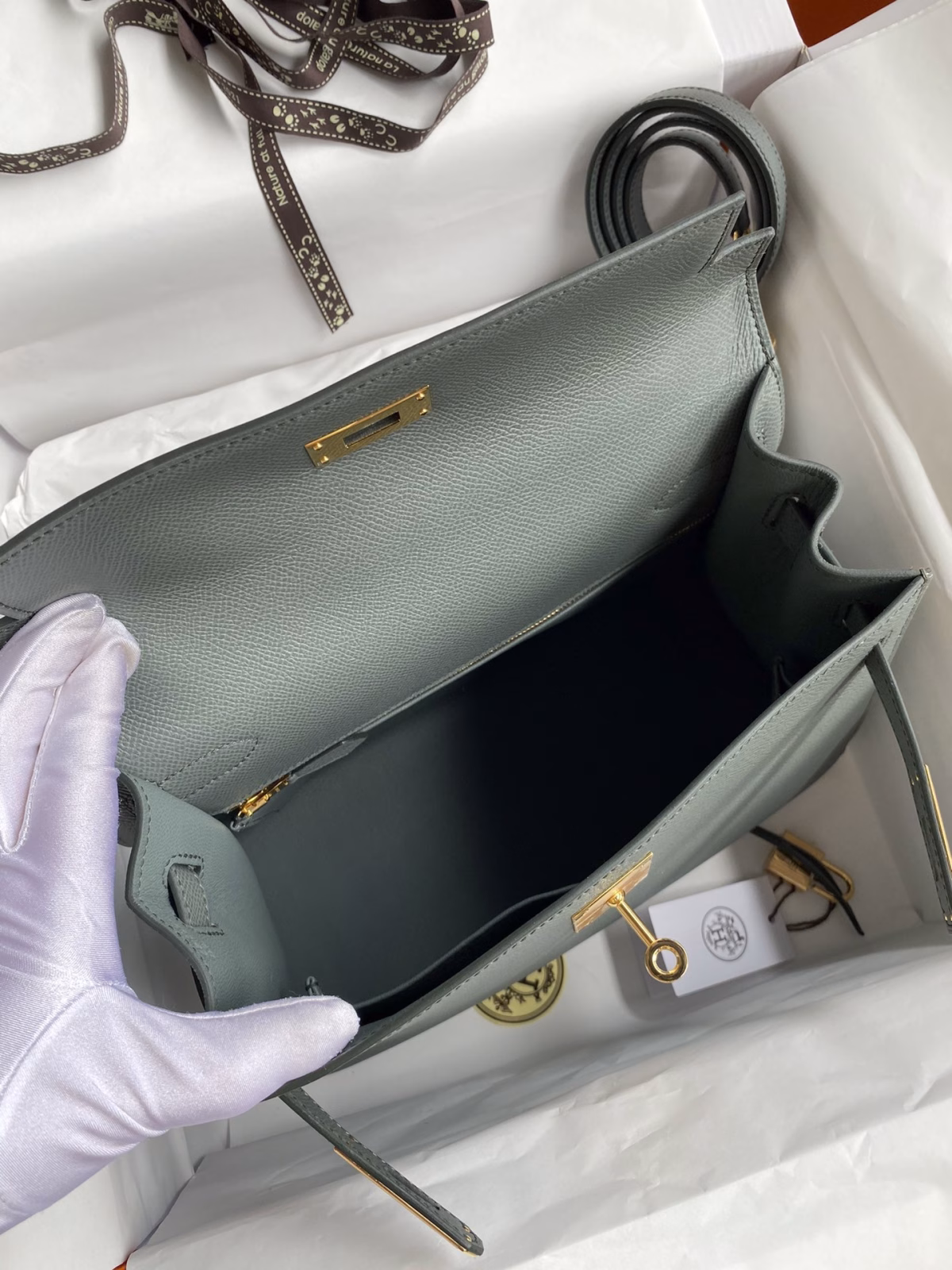 Hermes Kelly Sellier 28 Handmade Bag In Vert Amande Epsom Calfskin - Image 5