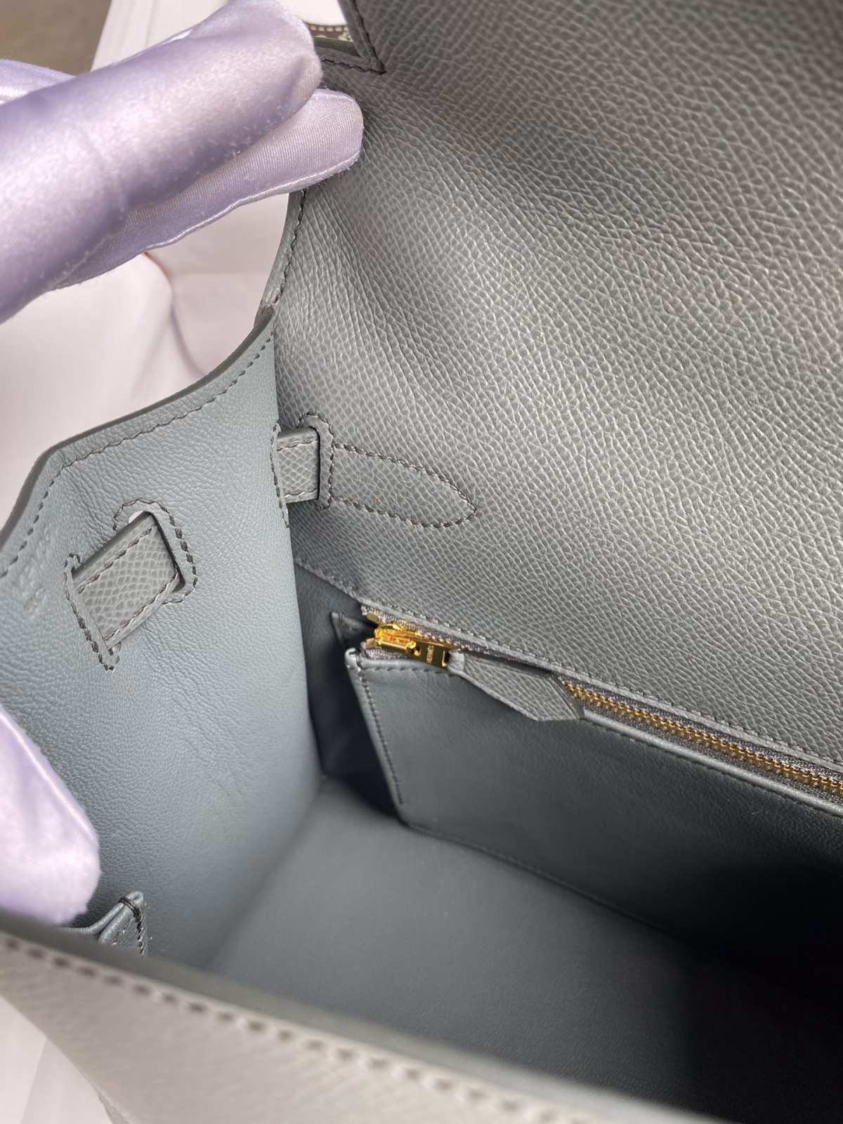 Hermes Kelly Sellier 28 Handmade Bag In Vert Amande Epsom Calfskin - Image 6