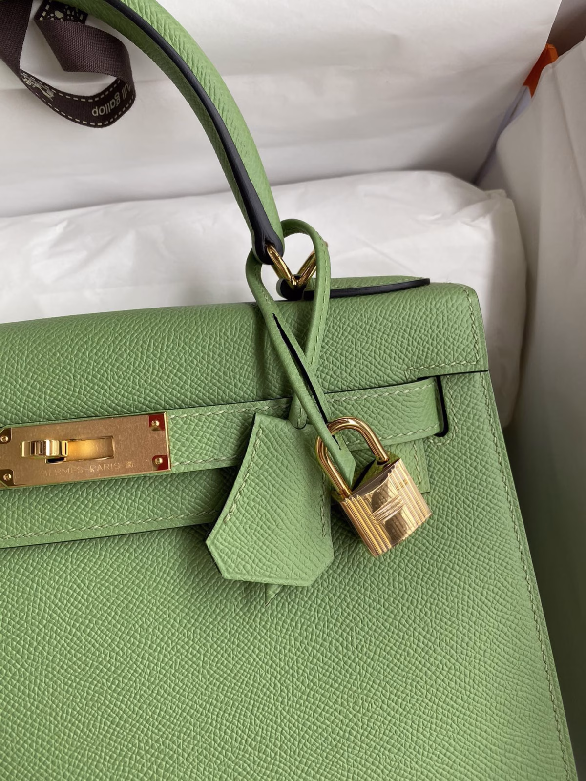 Hermes Kelly Sellier 28 Handmade Bag In Vert Criquet Epsom Calfskin - Image 7