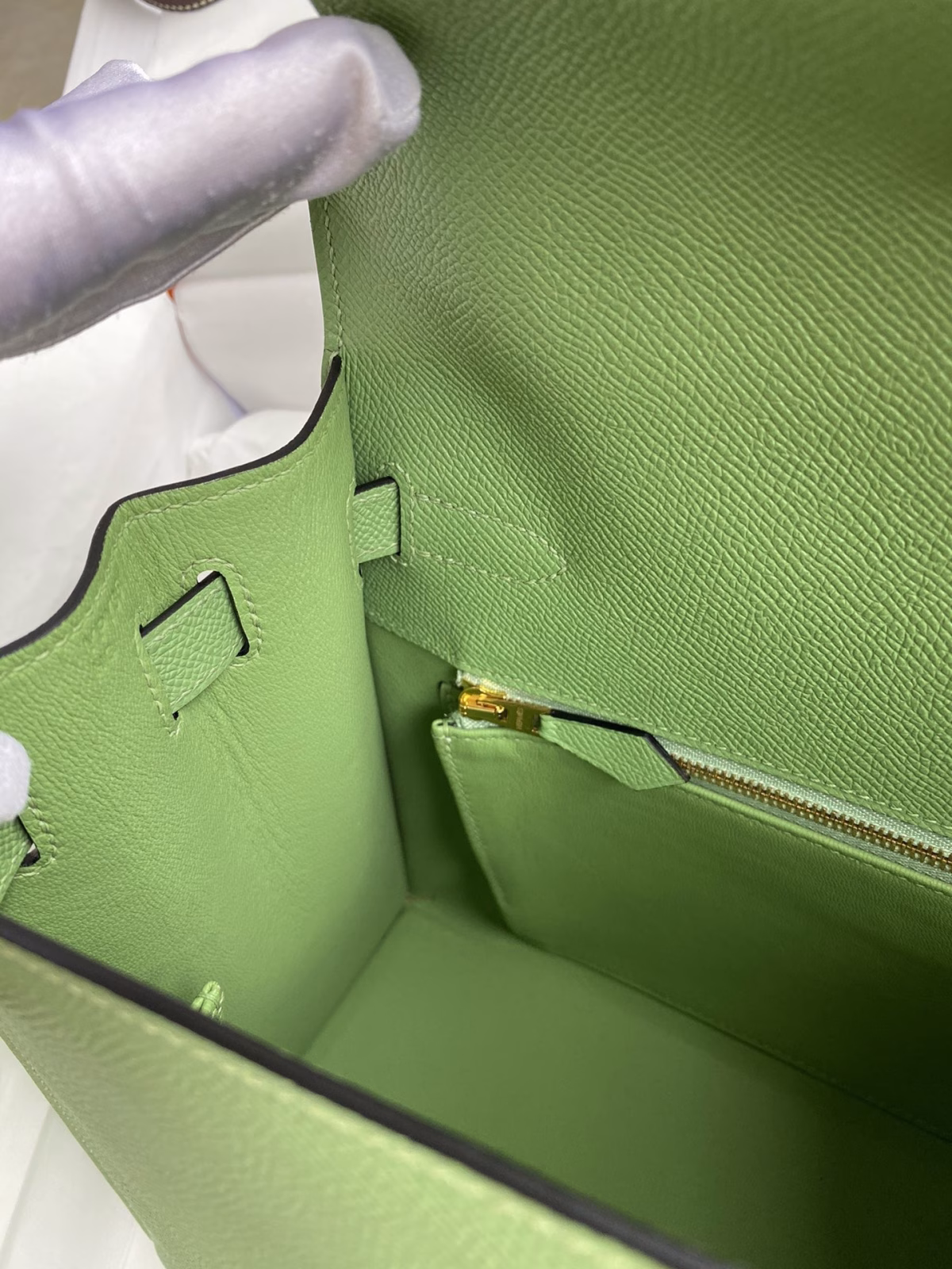 Hermes Kelly Sellier 28 Handmade Bag In Vert Criquet Epsom Calfskin - Image 5
