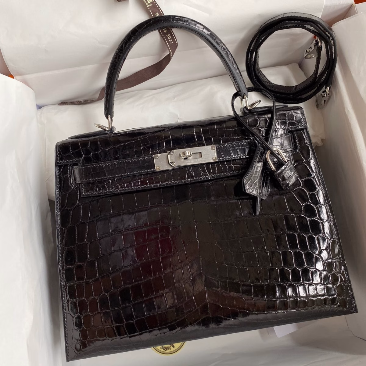 Hermes Kelly Sellier 28 Handmade Bag In Black Crocodile Niloticus Shiny Skin - Image 1