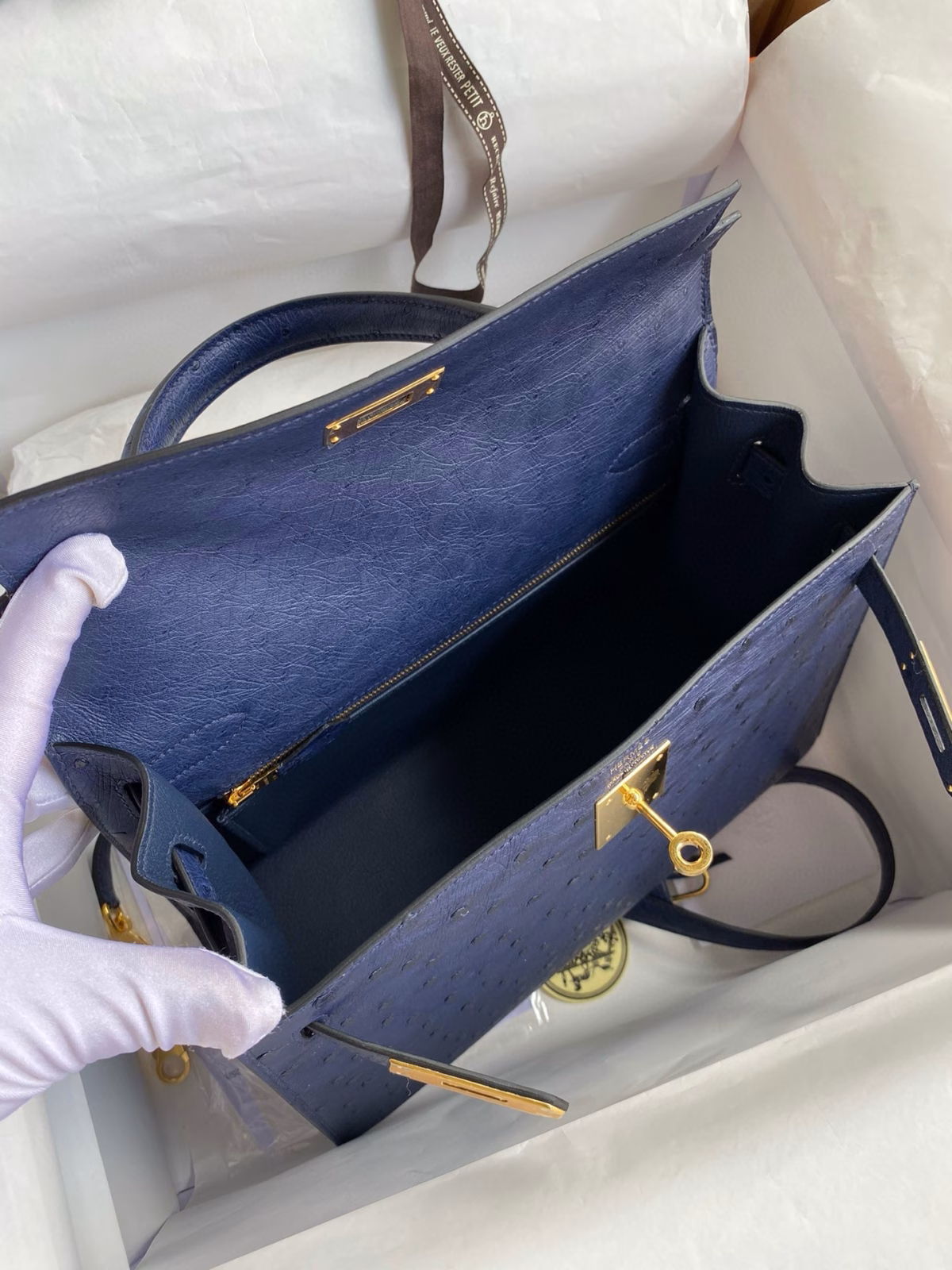 Hermes Kelly Sellier 28 Handmade Bag In Blue Iris Ostrich Leather - Image 2