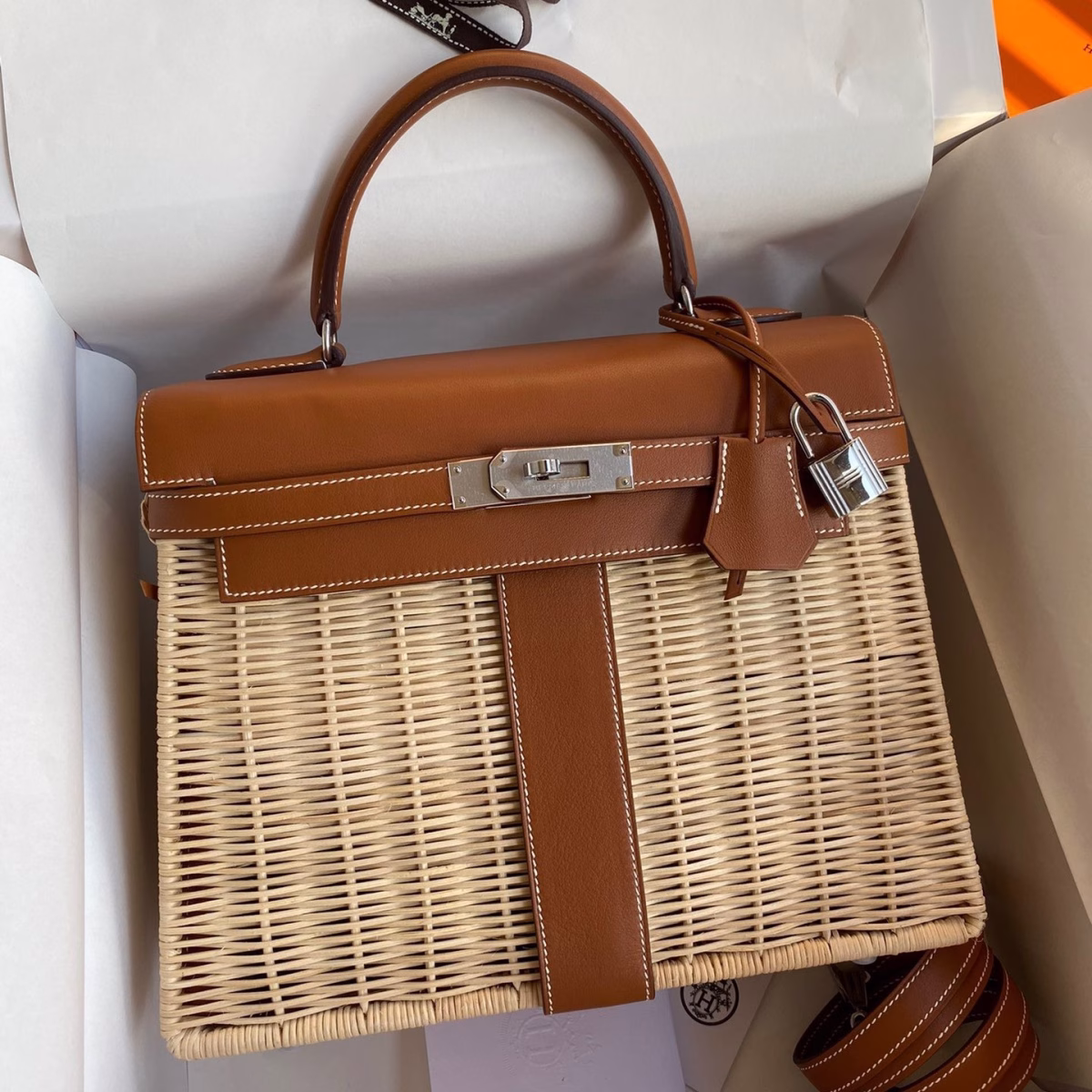 Hermes Picnic Kelly 28cm Bag in Wicker with Barenia Leather - Image 1