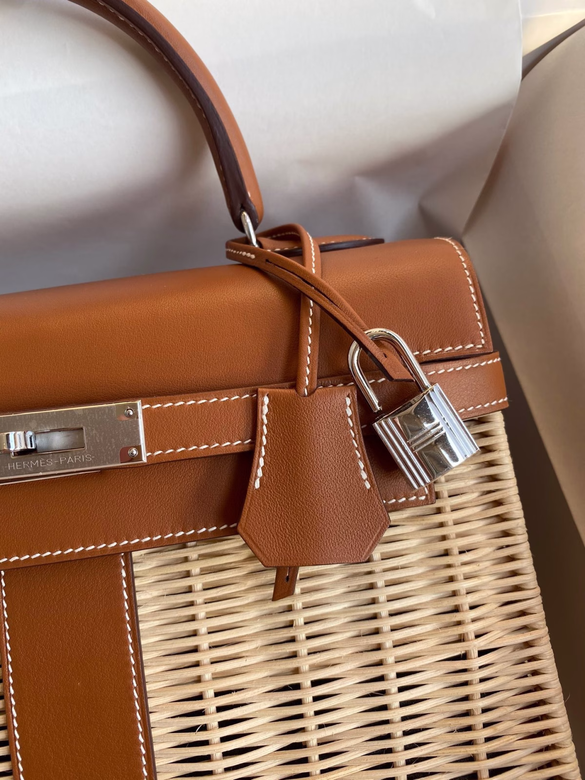 Hermes Picnic Kelly 28cm Bag in Wicker with Barenia Leather - Image 7