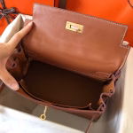 Hermes Kelly Retourne 28 Handmade Bag In Gold Swift Calfskin - Image 3
