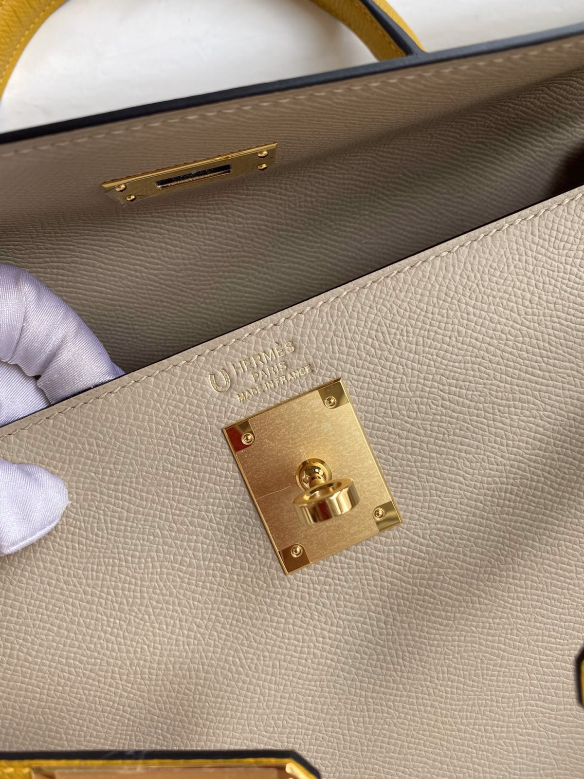 Hermes Kelly Sellier 32 Bicolor Bag in Trench and Yellow Epsom Calfskin - Image 2