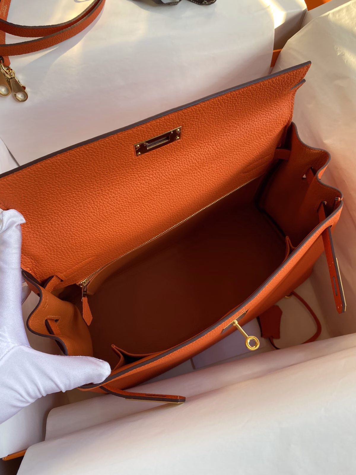 Hermes Kelly Retourne 32 Handmade Bag In Orange Clemence Leather - Image 4