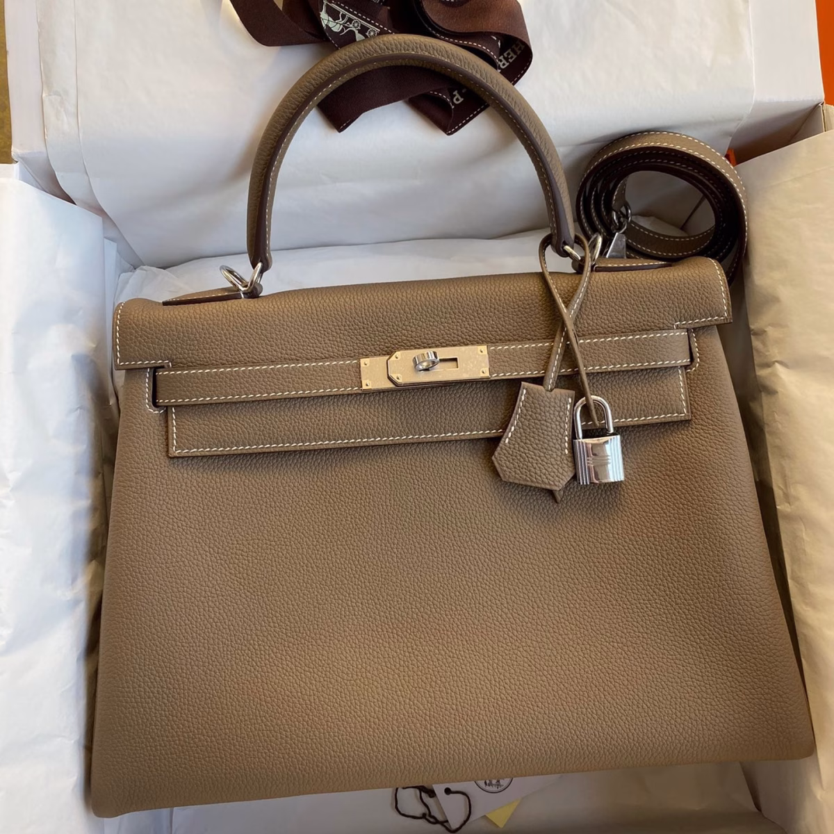 Hermes Kelly Retourne 32 Handmade Bag In Taupe Clemence Leather - Image 1