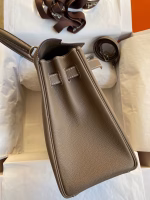 Hermes Kelly Retourne 32 Handmade Bag In Taupe Clemence Leather - Image 9