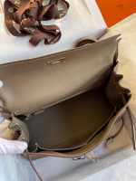 Hermes Kelly Retourne 32 Handmade Bag In Taupe Clemence Leather - Image 4