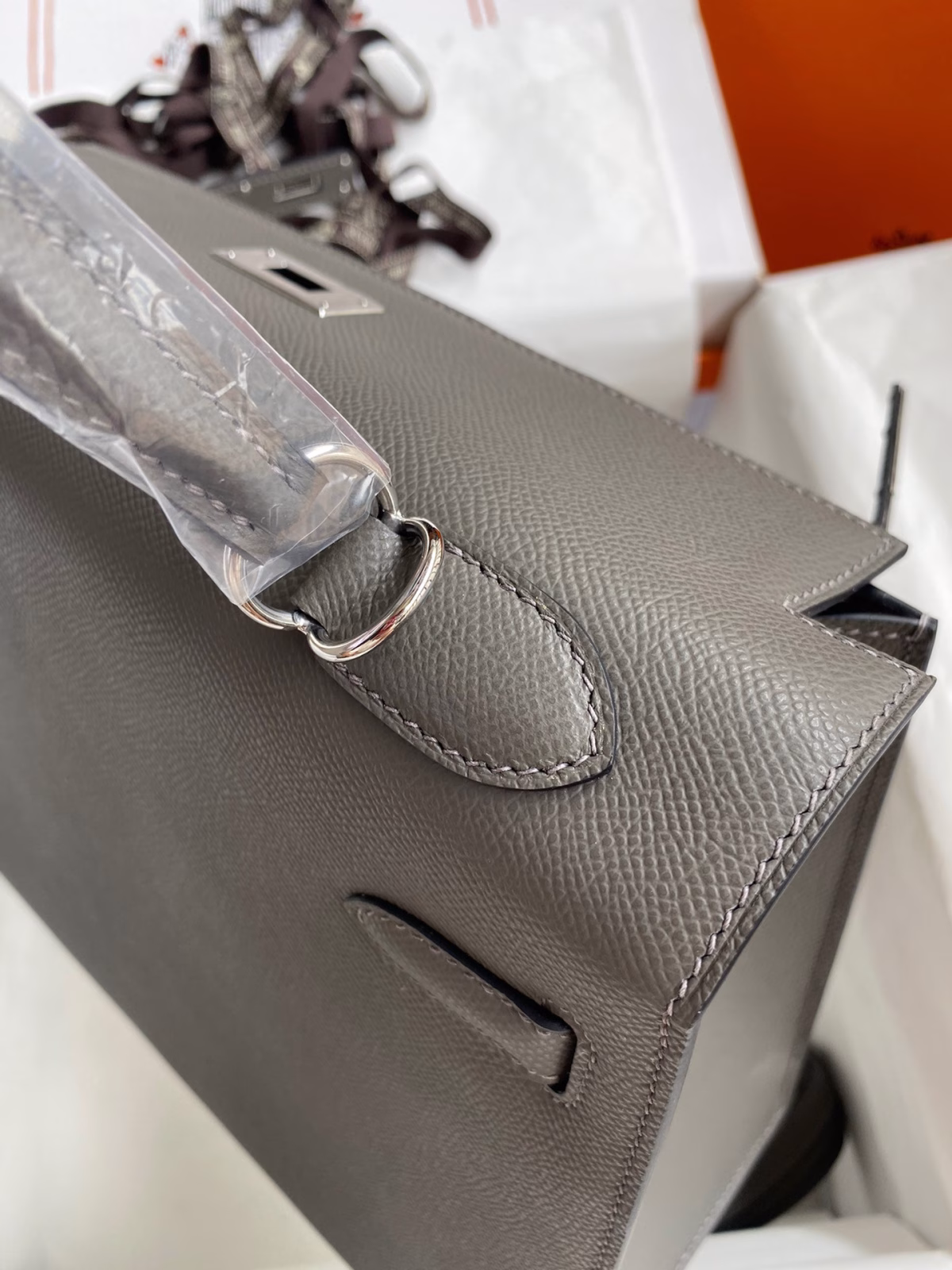 Hermes Kelly Sellier 32 Handmade Bag In Etain Epsom Calfskin - Image 2