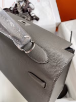 Hermes Kelly Sellier 32 Handmade Bag In Etain Epsom Calfskin - Image 2