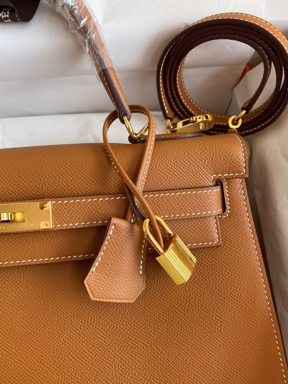 Hermes Kelly Sellier 32 Handmade Bag In Gold Epsom Calfskin - Image 7