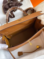 Hermes Kelly Sellier 32 Handmade Bag In Gold Epsom Calfskin - Image 4