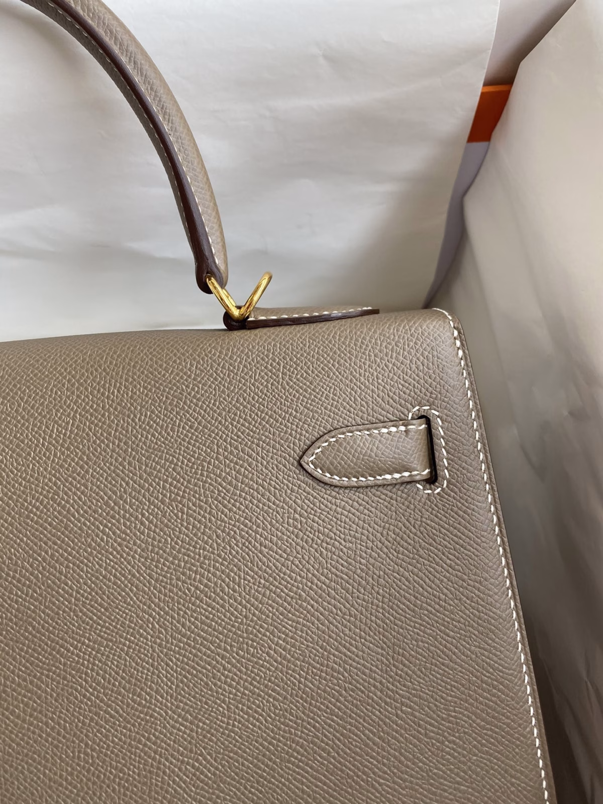 Hermes Kelly Sellier 32 Handmade Bag In Taupe Epsom Calfskin - Image 8