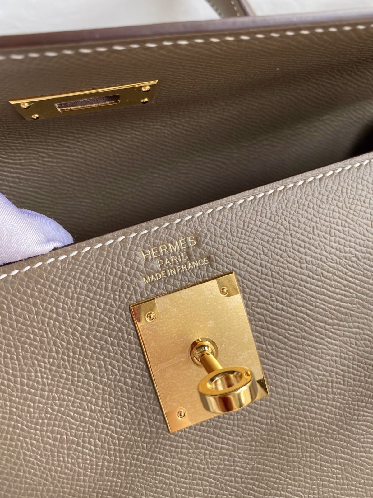 Hermes Kelly Sellier 32 Handmade Bag In Taupe Epsom Calfskin - Image 3