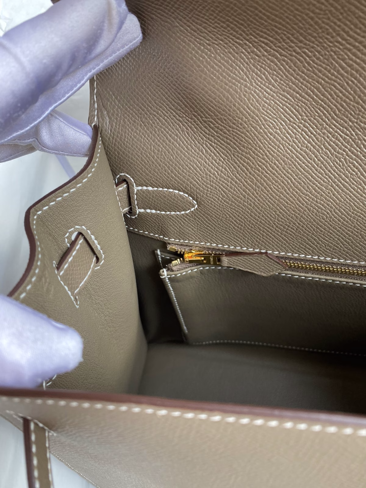 Hermes Kelly Sellier 32 Handmade Bag In Taupe Epsom Calfskin - Image 5