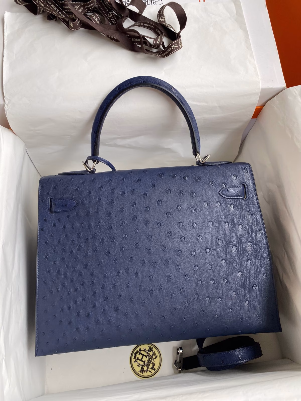 Hermes Kelly Sellier 32 Handmade Bag In Blue Iris Ostrich Leather - Image 6