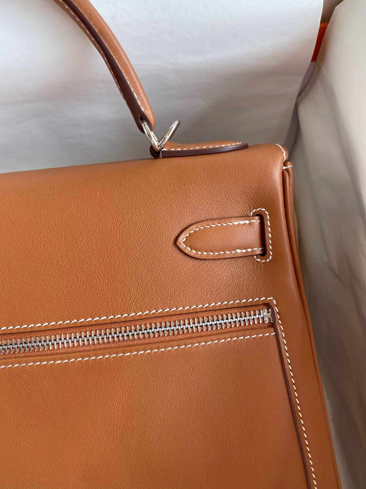 Hermes Kelly Lakis 32 Handmade Bag In Gold Swift Calfskin - Image 8
