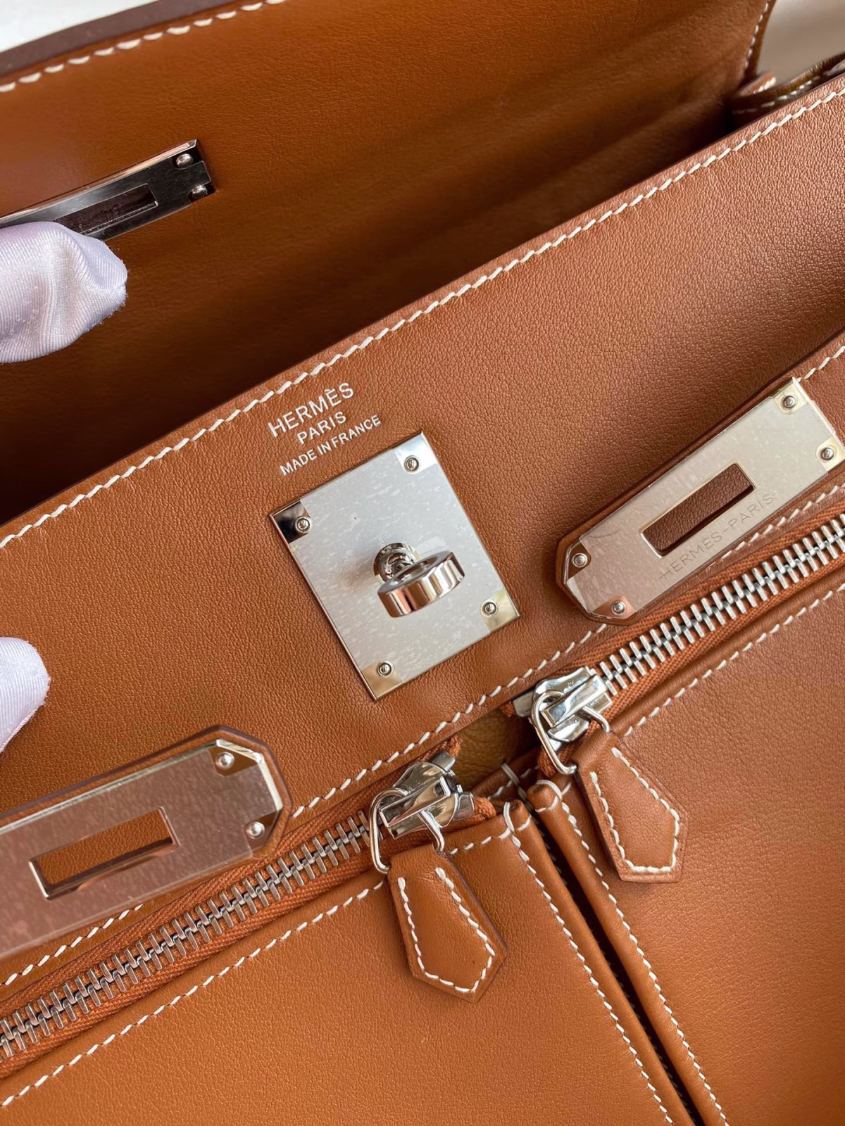 Hermes Kelly Lakis 32 Handmade Bag In Gold Swift Calfskin - Image 2