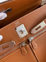 Hermes Kelly Lakis 32 Handmade Bag In Gold Swift Calfskin - Image 2