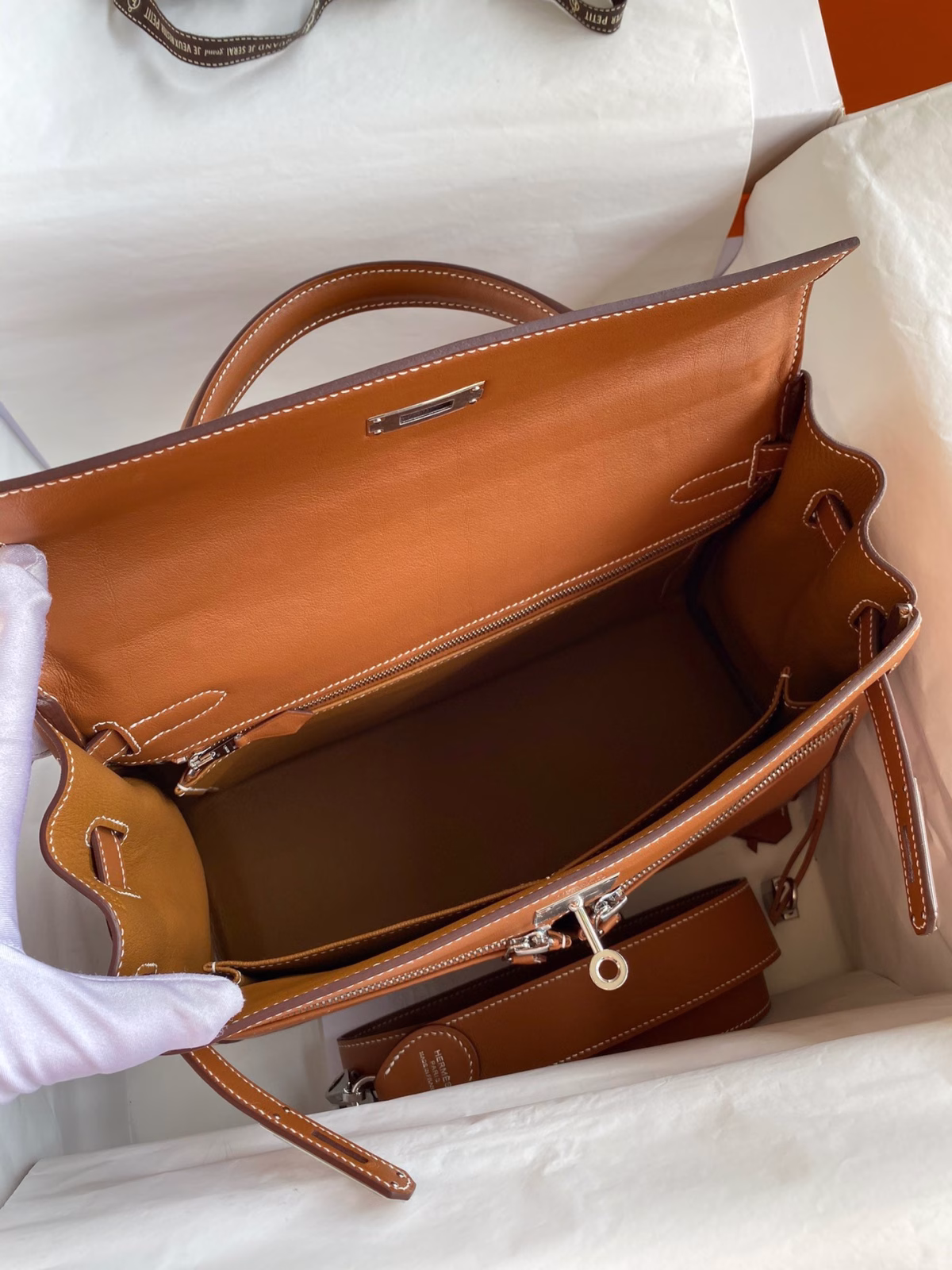 Hermes Kelly Lakis 32 Handmade Bag In Gold Swift Calfskin - Image 3