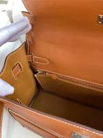 Hermes Kelly Lakis 32 Handmade Bag In Gold Swift Calfskin - Image 4