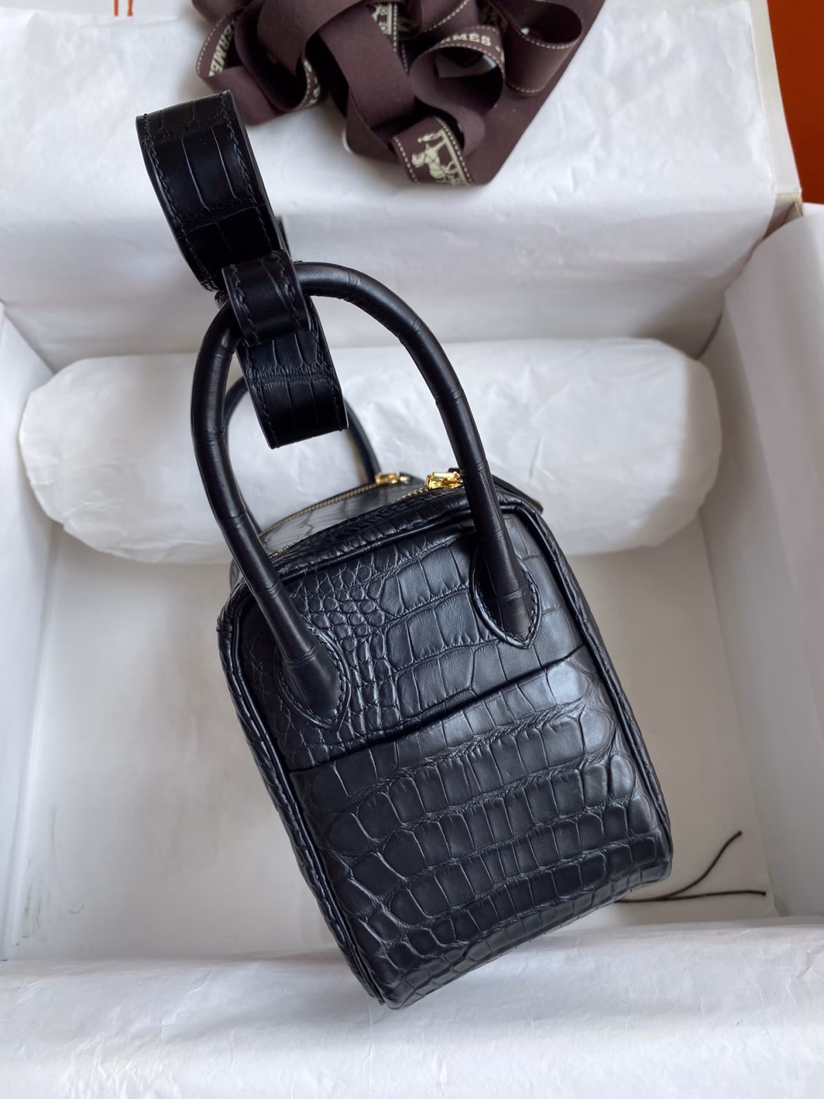Hermes Mini Lindy Handmade Bag In Black Matte Alligator Leather - Image 6