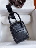 Hermes Mini Lindy Handmade Bag In Black Matte Alligator Leather - Image 6
