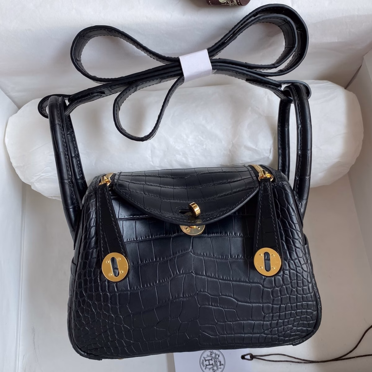 Hermes Mini Lindy Handmade Bag In Black Matte Alligator Leather - Image 1