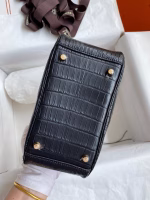 Hermes Mini Lindy Handmade Bag In Black Matte Alligator Leather - Image 9