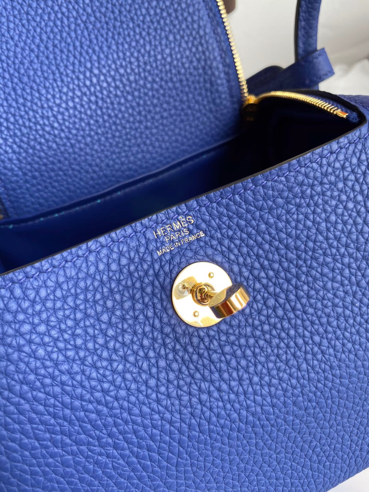 Hermes Mini Lindy Handmade Bag In Blue Electric Clemence Leather - Image 4