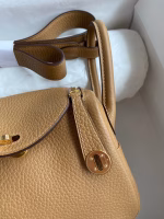 Hermes Mini Lindy Handmade Bag In Biscuit Clemence Leather - Image 7
