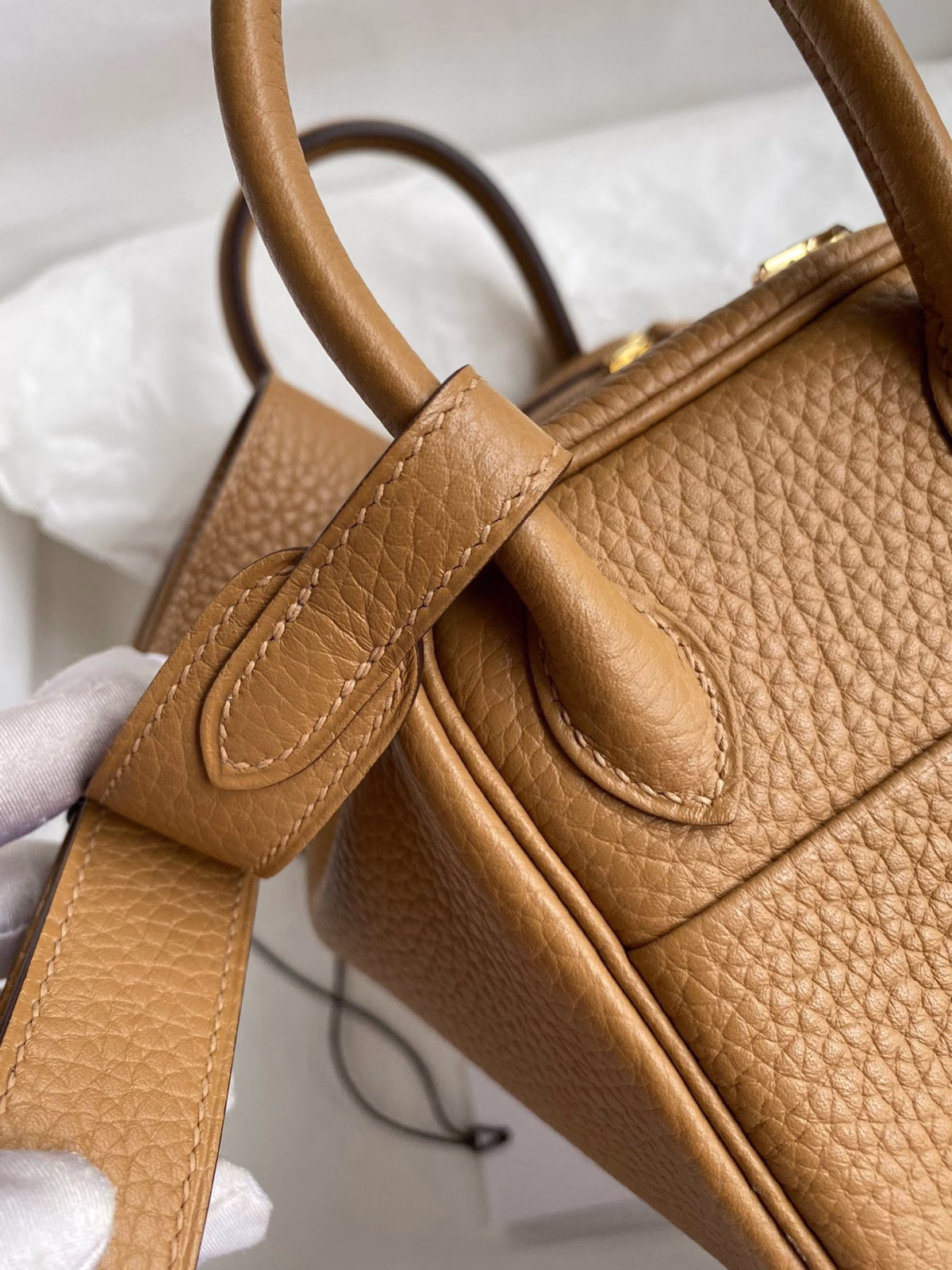 Hermes Mini Lindy Handmade Bag In Biscuit Clemence Leather - Image 8