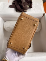 Hermes Mini Lindy Handmade Bag In Biscuit Clemence Leather - Image 2